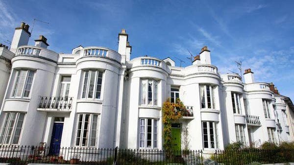 طلاء هو الأكثر بياضاً.. يخفض حرارة المباني 8 درجات نهاراً و19 درجة ليلاً 