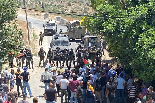 أهالي أم صفا ينجحون بإزالة البؤرة الاستيطانية من أراضي القرية-الحياة الجديدة