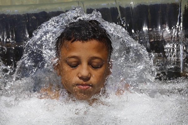 “ميكروت” تخفض كميات المياه المزودة لبيت لحم والخليل-الحياة الجديدة