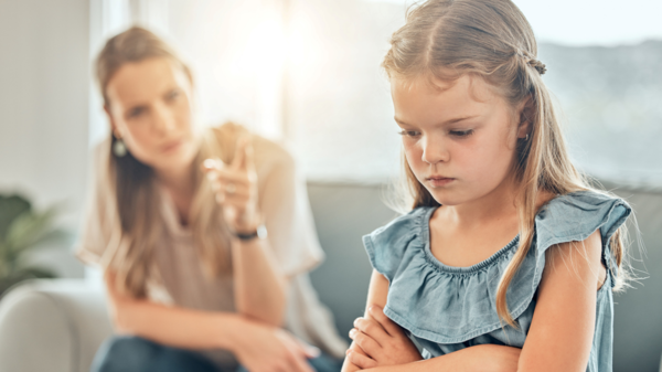 رغم حسن نواياهم.. هذه التصرفات من الآباء تضر أطفالهم