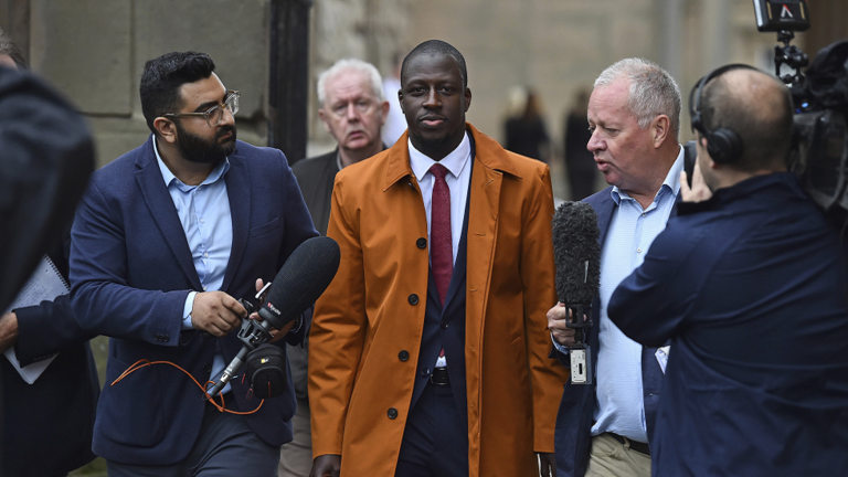 مندي ينفجر باكياً بعد تبرئته من تهم اعتداء جنسي