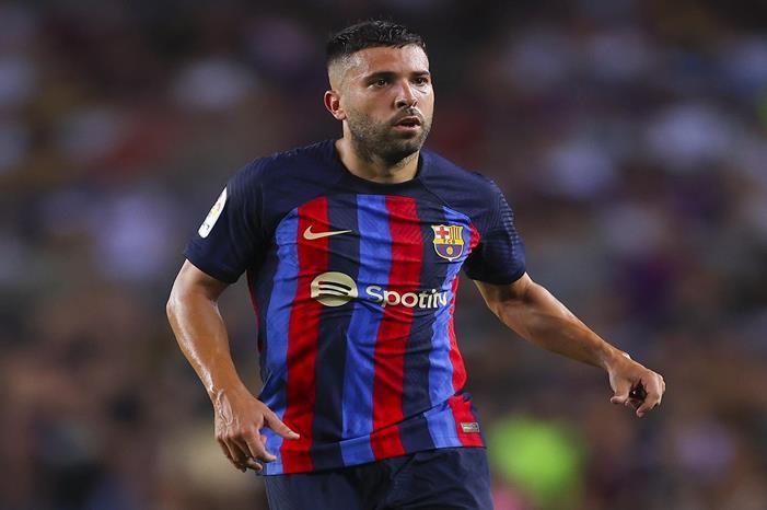 مدافع برشلونة السابق “ألبا” سينضم لـ “إنتر ميامي” وفقاً لرئيس النادي