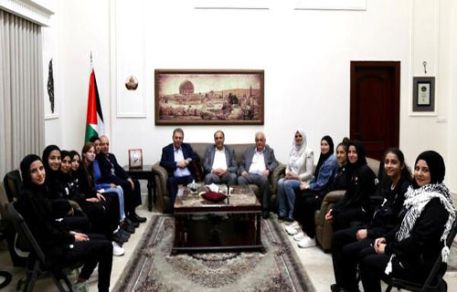 السفير دبور يلتقي منتخب صبرا وشاتيلا الكروي للفتيات