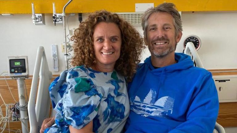 الحارس فان در سار يغادر العناية المركزة متجاوزاً اصابته بنزيف في المخ