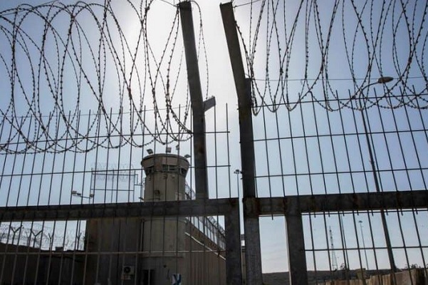 الأسرى يعانون من الرطوبة العالية في “شطة” وينفذون خطوات احتجاجية في “عيادة الرملة”-الحياة الجديدة