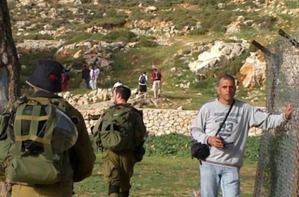 قوات الاحتلال تغلق طرقا زراعية غرب بيت لحم-الحياة الجديدة