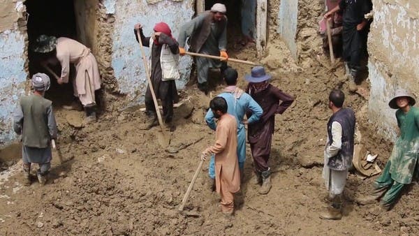 فيضانات مفاجئة تغرق أفغانستان.. والسكان يبحثون عن مفقودين تحت الأوحال الطينية