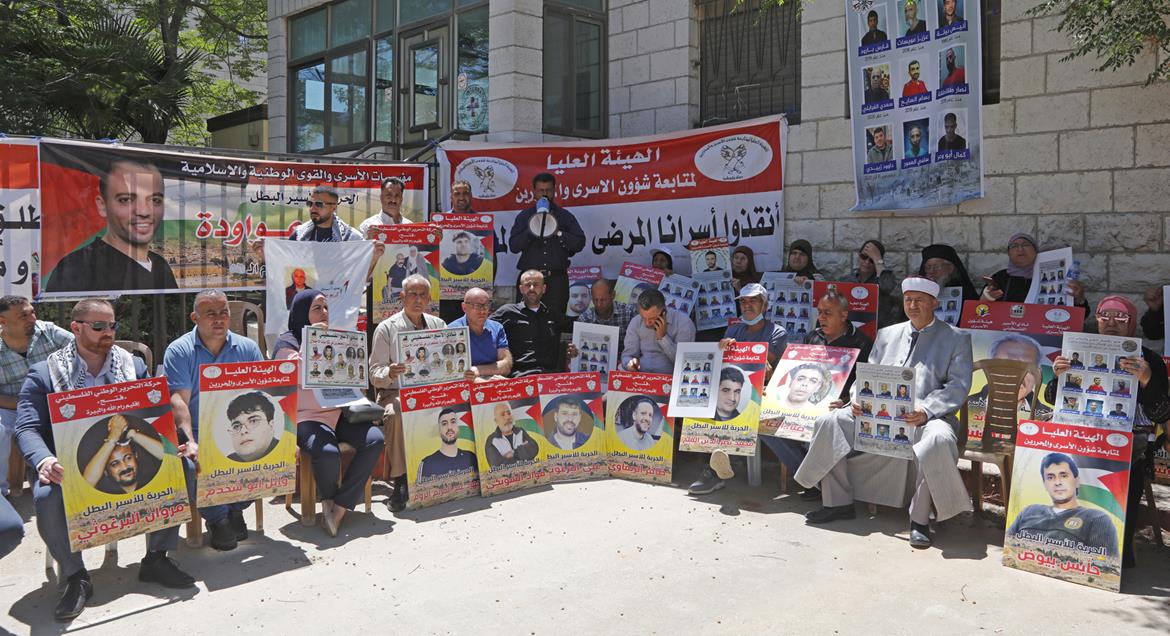 اعتصام دعماً للأسرى أمام مقر الصليب الأحمر-الحياة الجديدة