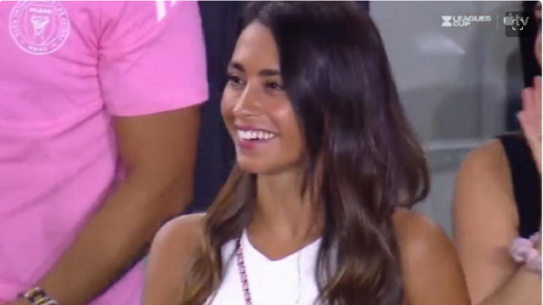 زوجة ميسي تخطف الأنظار في مباراة إنتر ميامي وأتلانتا يونايتد