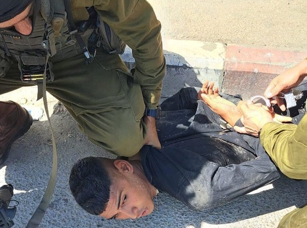 قوات الاحتلال تعتدي على شاب وتعتقله في بلدة حوارة-الحياة الجديدة