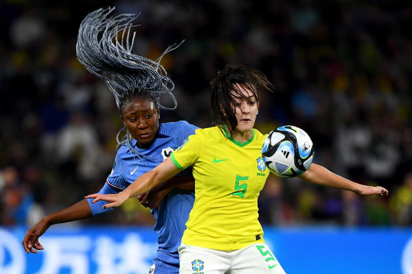 رونار تمنح فرنسا فوزًا قاتلا على البرازيل والسويد إلى ثمن النهائي