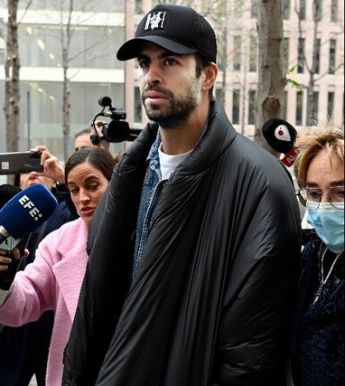 اشتباك بين بيكيه وصديقه بسبب شاكيرا