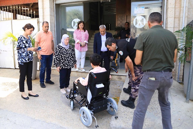 مكرمة رئاسية لطفلة ذات إعاقة في قلقيلية-الحياة الجديدة