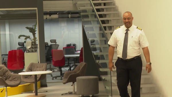 طيار أوكراني يعمل “سائق تاكسي”.. ما علاقة الحرب؟