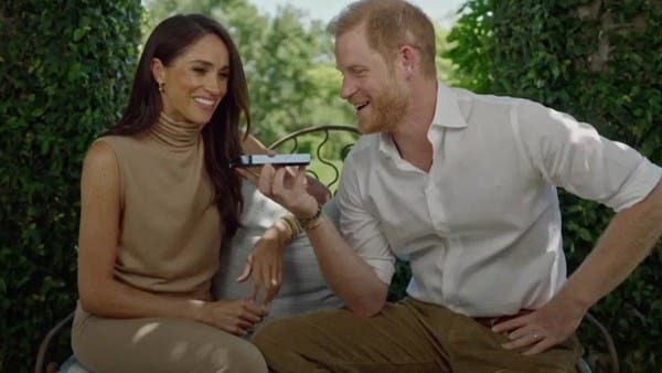 بعد تكهنات عن تدهور علاقتهما.. هاري وميغان في فيديو جديد