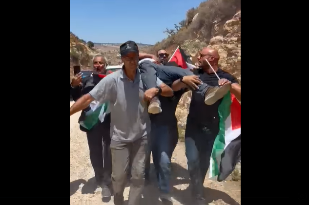 إصابة الوزير مؤيد شعبان إثر اعتداء الاحتلال عليه في ديراستيا-الحياة الجديدة