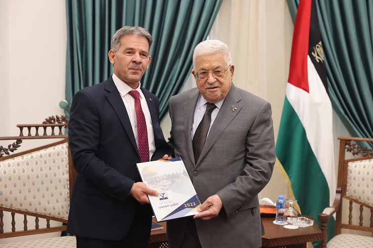 الرئيس يتسلم التقرير السنوي لهيئة مكافحة الفساد لعام 2022-الحياة الجديدة