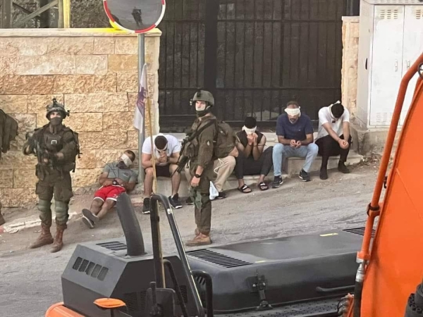 الاحتلال يعتقل 13 مواطناً من بلدة كوبر-الحياة الجديدة