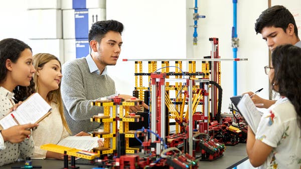 الطلاب يهجرون “هندسة البترول”.. تراجع الأعداد عالميا بنسبة 75%!