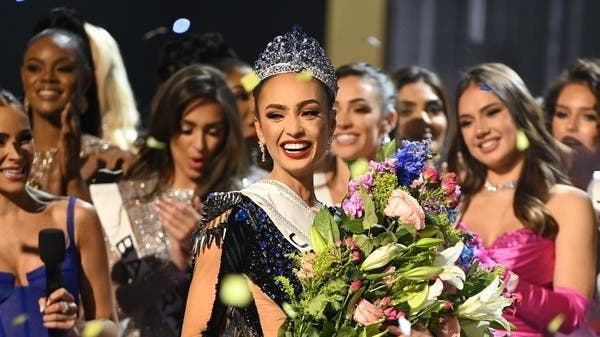 خلع ملابس وتحرش.. فضيحة مدوية تهز مسابقة ملكة جمال إندونيسيا