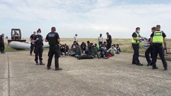 بريطانيا تضيق الخناق على المهاجرين.. الترحيل إلى رواندا أو صعود “بيبي ستوكهولم”