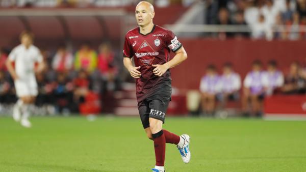 إنييستا يصل دبي تمهيدا للانضمام الى نادي الامارات