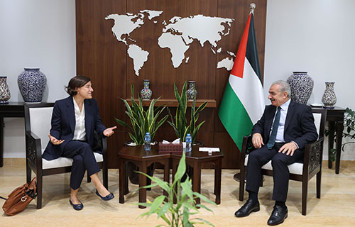 اشتية يطالب صندوق النقد الدولي بمنح العضوية لفلسطين