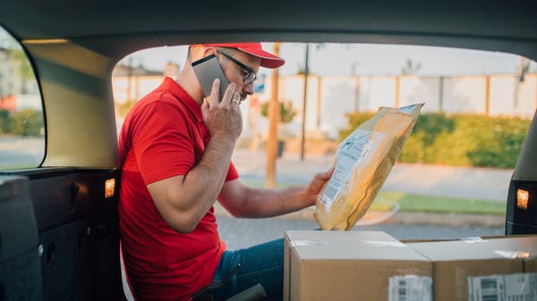 “مندوب التوصيل والفستان البيتي”.. ما قصة الترند الذي أشعل التواصل في مصر؟