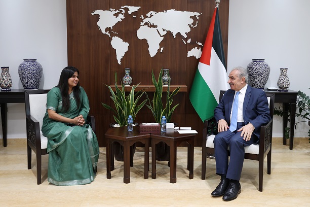 اشتية يبحث مع سفيرة الهند تعزيز التعاون وفتح آفاق جديدة وفق الأولويات الوطنية-الحياة الجديدة