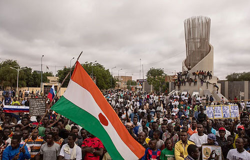 انقلاب النيجر يهدّد مصالح أميركا وفرنسا الاقتصادية ويعزّز الفرص الصينية
