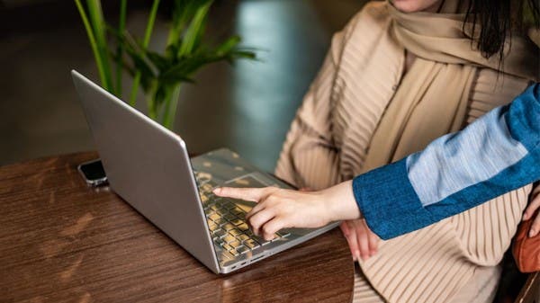 غالبية شركات هذه الدولة “تتحسر” على قرار عودة الموظفين إلى المكتب!