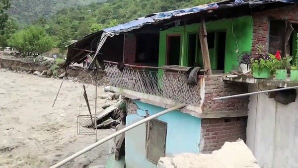 الأمطار الرعدية تجرف المنازل في جبال الهيمالايا الهندية.. وإعلان الإنذار الأحمر