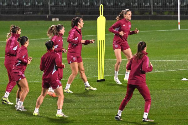 إسبانيا تتحدى خبرة السويد في نصف النهائي ..اليوم