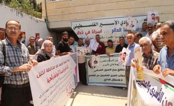 وقفة مساندة للأسرى المرضى والإداريين المضربين عن الطعام-الحياة الجديدة