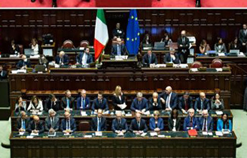 الجدل يتصاعد داخل الحكومة الإيطالية بشأن ضريبة “الأرباح الزائدة” على البنوك