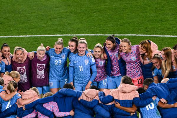 إنكلترا تزيح أستراليا عن طريقها وتلاقي اسبانيا في النهائي