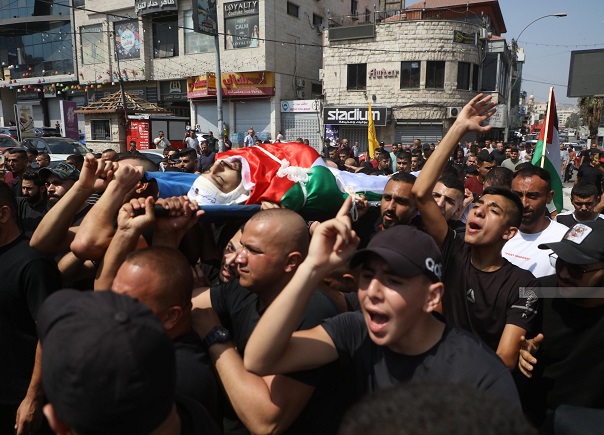 جماهير جنين تشيع جثمان الشهيد الكستوني-الحياة الجديدة