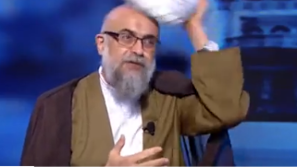 بلبلة في المجلس الشيعي بلبنان..اسم شيخ خلع عمامته يتصدر