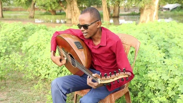 العربية تلتقي فناني “نيالا” الهاربين من جحيم الحرب في السودان