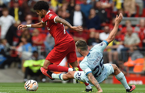 بطولة إنكلترا: “مان سيتي” يستهل حملة الدفاع عن بنجاح – توتنهام يصفع “مان يونايتد” مرتين