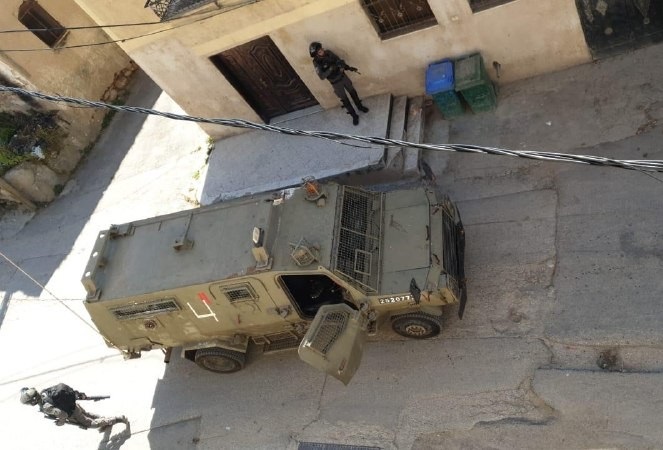 الاحتلال يقتحم منزل محافظ القدس-الحياة الجديدة