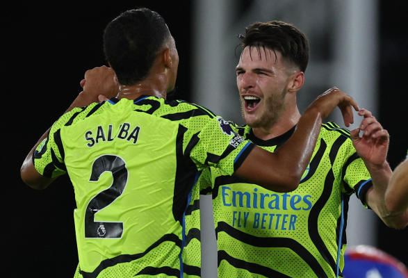 ارسنال يقاسم برايتون وسيتي صدارة الدوري الإنجليزي بعبور كريستال بالاس