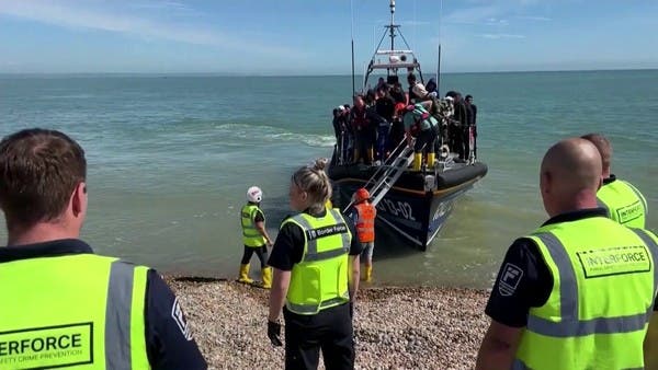 العربية ترصد معاناة آلاف المهاجرين خلال رحلة اللجوء إلى بريطانيا