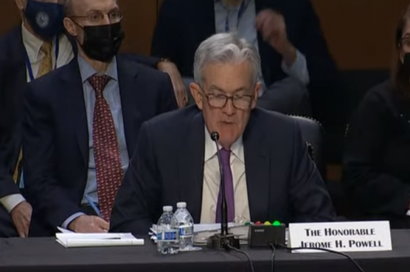 وول ستريت تعكس اتجاهها بعد تصريحات “باول”.. والذهب يفاقم خسائره