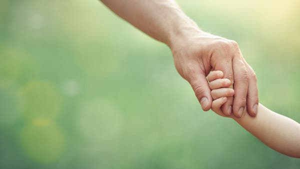 الانضباط والتوجيه والحب.. روشتة متوازنة لتربية أطفال أسوياء