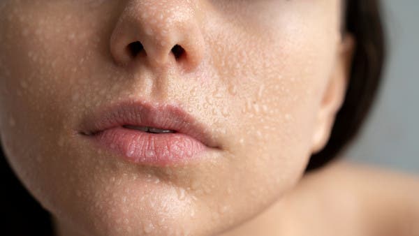 خطوات ومستحضرات تحلّ مشكلة الإفراط في تعرّق الوجه