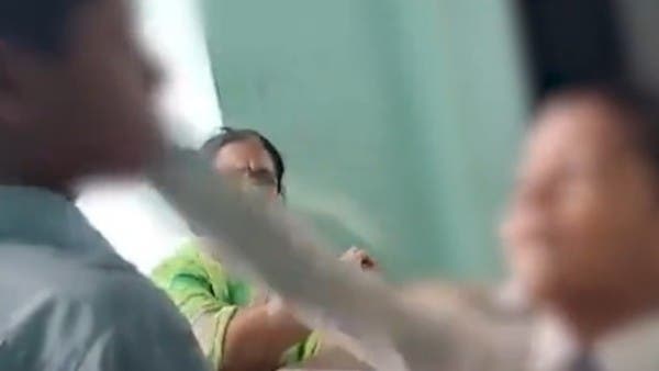 “اضربوه بشدة”.. فيديو لمعلمة تطلب من تلاميذ صفع زميلهم يشعل غضباً