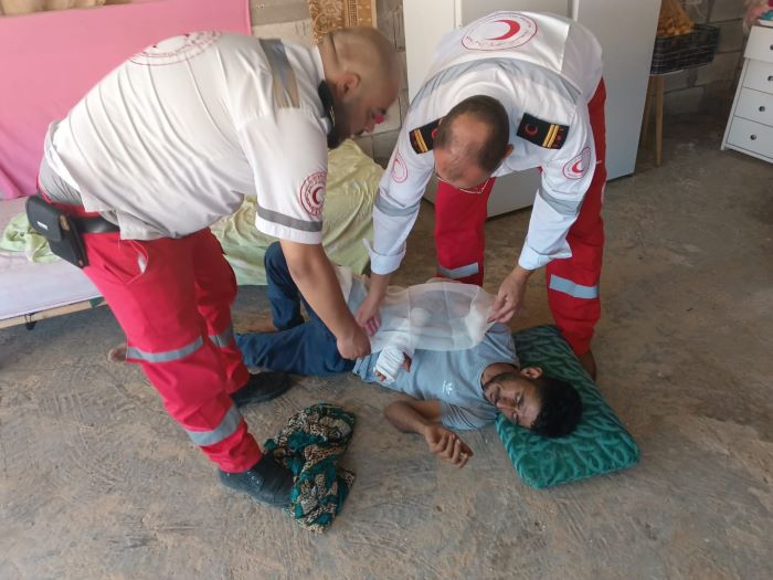 مستوطنون يعتدون على أحد الرعاة ويسيّجون طريقا ترابية في الأغوار-الحياة الجديدة