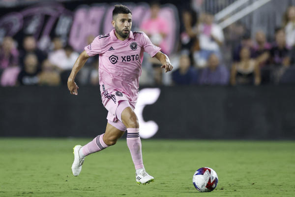 جوردي ألبا يعتزل اللعب الدولي