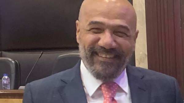 بلبلة حول مسؤول في “آثار” مصر.. أيمن ونس يوضح